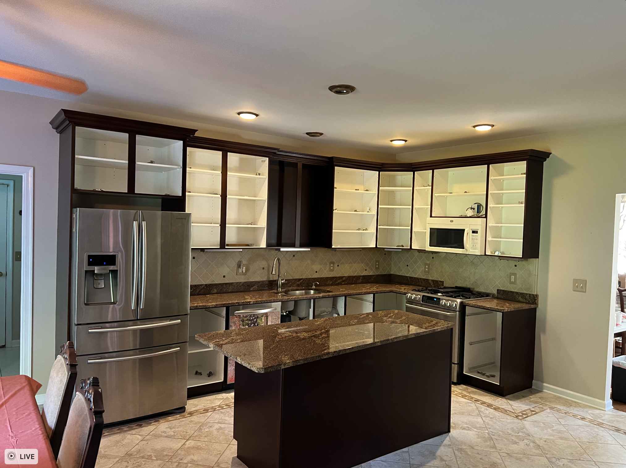Two-tone kitchen cabinets